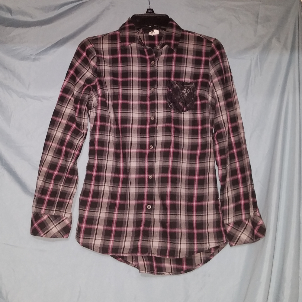 Long sleeved black gray and pink flannel size M